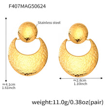 Size and weight measurements for the 18K gold plated 316L stainless steel hammered crescent earrings.