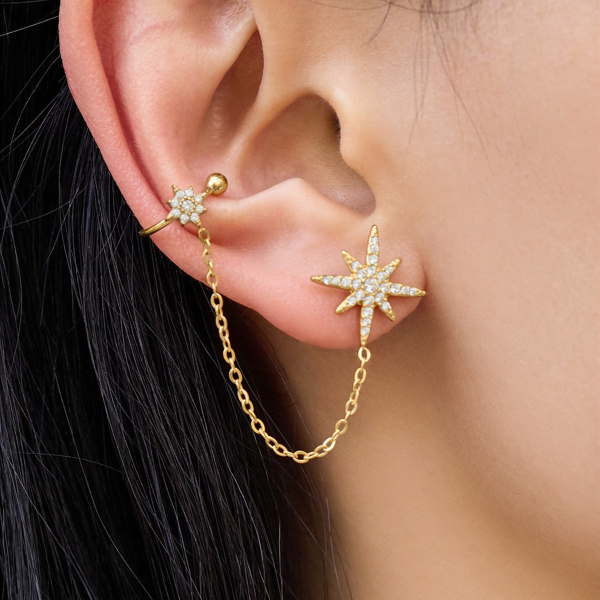 Star zircon ear clip shining in gold
