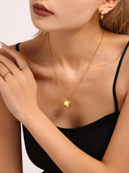 316L Stainless Steel 18K Gold PVD Plated C-shape Freshwater Pearl Necklace - luxury texture close up
