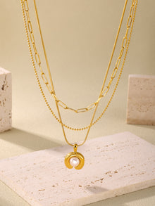 316L Stainless Steel 18K Gold PVD Plated C-shape Freshwater Pearl Necklace - exquisite craftsmanship detail