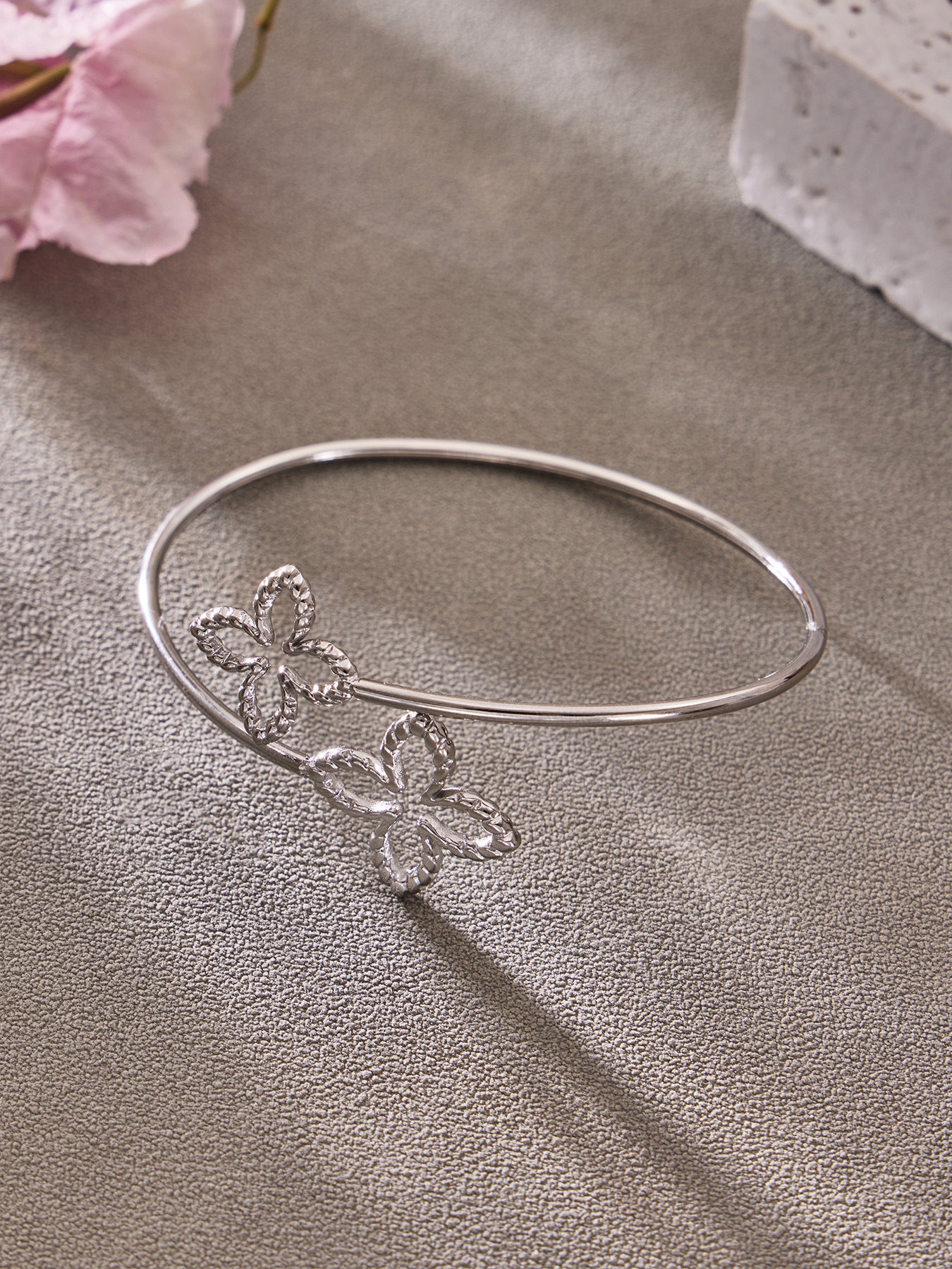 316L Stainless Steel 18K Gold PVD Minimalist Floral Open Bangle - exquisite craftsmanship detail