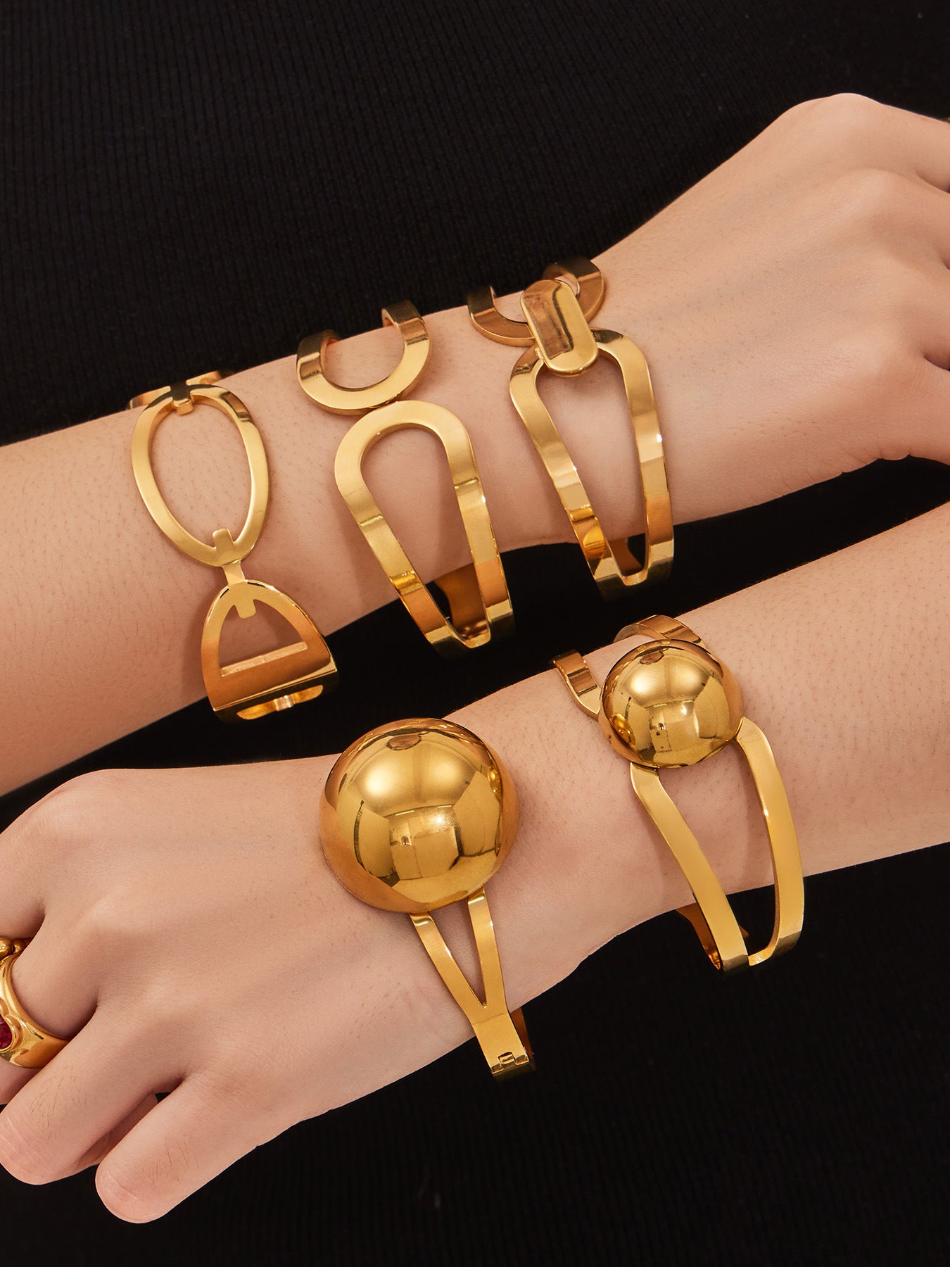 316L Stainless Steel 18K Gold PVD Minimalist Geometric Bracelet - sophisticated side angle
