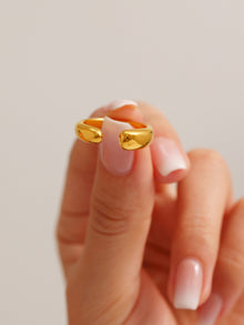 316L Stainless Steel 18K Gold PVD Minimalist Open Ring - front view showcase