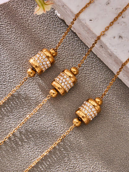 Close-up of star bead details on 316L Stainless Steel 18K Gold PVD bracelet, waterproof tarnish-free