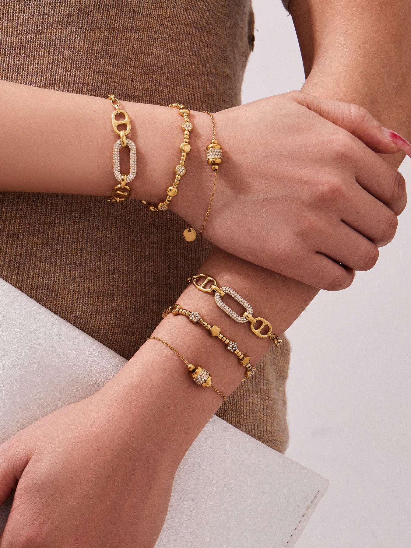 316L Stainless Steel star bead bracelet with 18K gold PVD plating, waterproof everyday wear