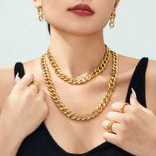 Miduoduo TXP628 Cuban Chain & Earrings - Model Wearing Close-Up View 04