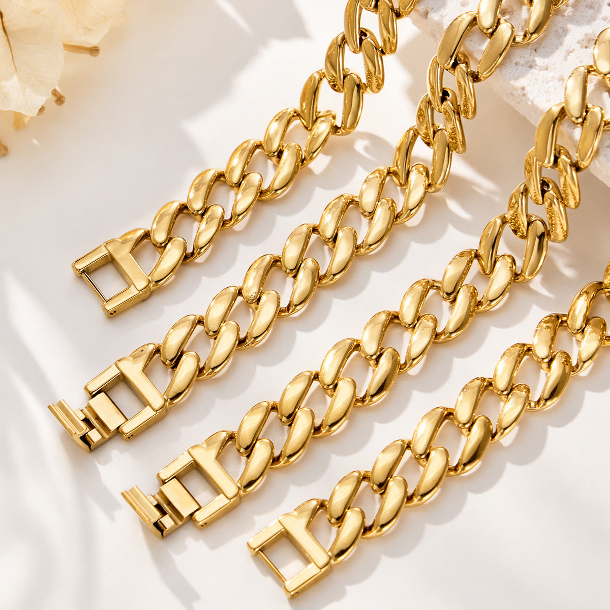 Miduoduo TXP628 Chunky Cuban Chain - Still Life Scene View 04