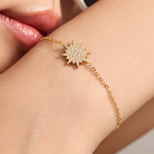 Zircon star bracelet in 18K gold finish